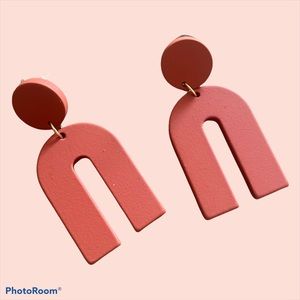 Clay colored arch earrings with gold hardware